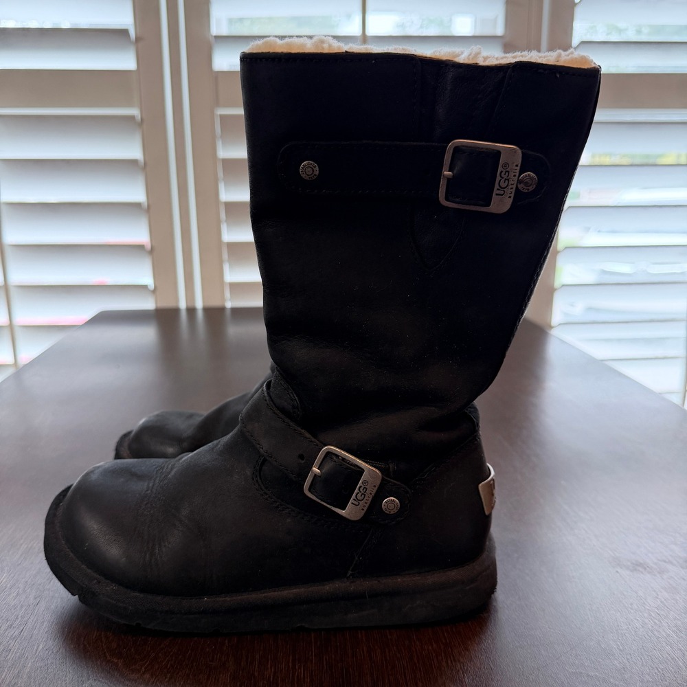 UGG Australia Sundance II Black Leather Sheepskin Buckle Boots 5678 Womens 7